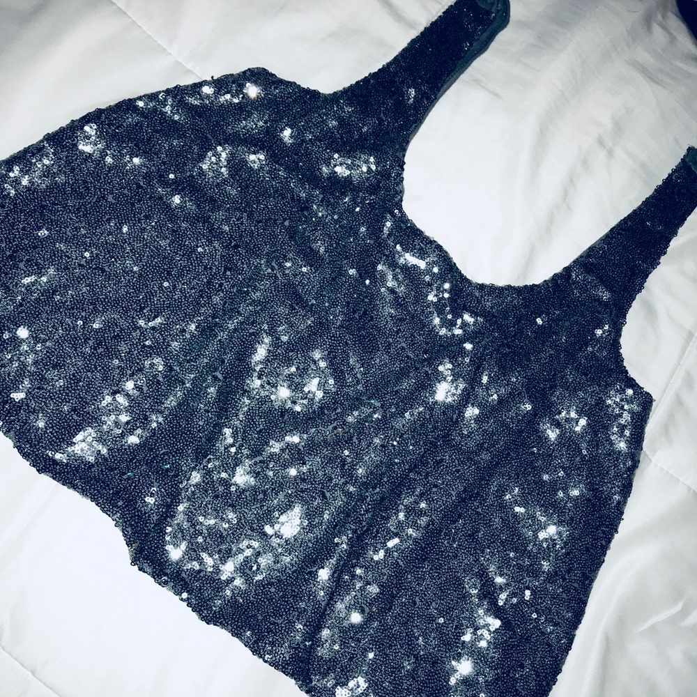 Guess sequence crop top